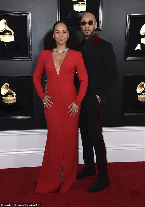 Grammy Awards Alicia Keys Is Red Hot In Plunging Couture Gown Daily