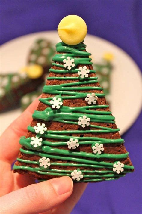 If you don't have a piping bag — no problem! 30 Christmas Food Ideas | Christmas tree brownies ...