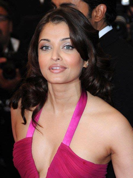 aishwarya rai big cleavage hot photos of bollywood actresses