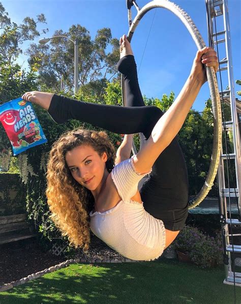 Pin By Leah🦋🦋🦋 On Sofie Dossi Sofie Dossi Dance Photography Poses Contortion Poses