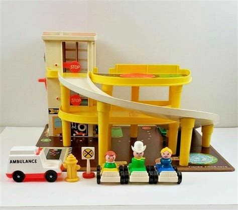 Vintage Fisher Price Little People Garage 930 With Cars People