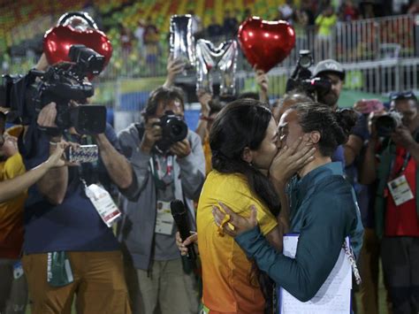 Rio 2016 Olympic Athlete Isadora Cerullo Gets Engaged To Girlfriend On Rugby Field The