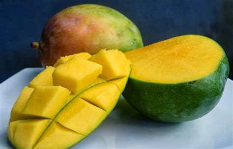 Bentuk dan juga tingkatan rasa manis dari buah mangga cukup berbeda, tergantung dari jenis mangga apa. ILMU KESEHATAN: Manfaat Buah Mangga untuk Kesehatan