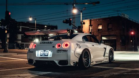 White Nissan Gt R Wallpapers And Images Wallpapers