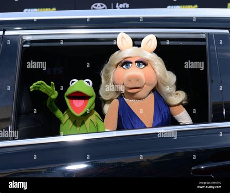 Kermit The Frog Miss Piggy Arriving At The Muppets Most Wanted