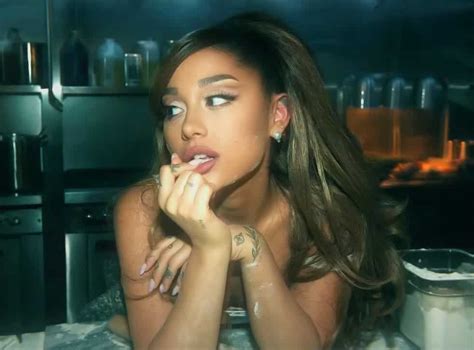 Ariana Grande S Sexy Sultry Musical Positions The Philadelphia Globe