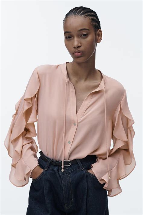 Las blusas sofisticadas de Zara que puedes llevar en un evento pero también en el día a día