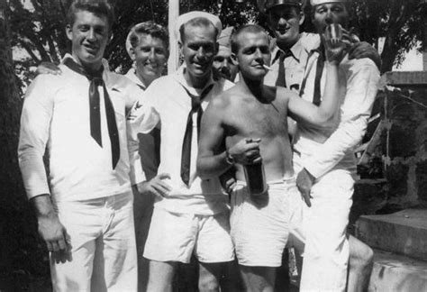 Us Sailors Wwii Vintage Sailor Vintage Men Sailor
