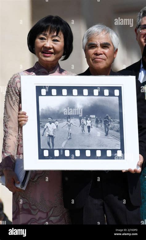 Nick Ut Napalm Girl Hi Res Stock Photography And Images Alamy