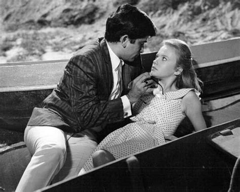 Pretty Polly 1967shashi Kapoor About To Kiss Hayley Mills In Canoe 8x10 Photo Moviemarket