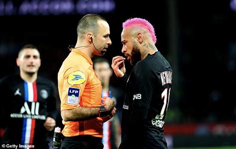 Neymar goes berserk at referee after being booked for PSG star