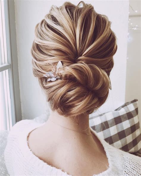 A voluminous updo for long hair. Jaw dropping wedding updo hairstyle inspiration - Fabmood ...