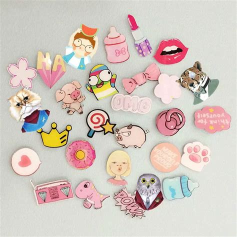 1 Pcs Pink Color Icons Kawaii Acrylic Badge Cartoon Pin Badges Bag