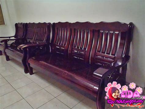 Kerusi kayu ini sinonim sangat dengan rumah kayu. Kusyen Kerusi Kayu | Desainrumahid.com