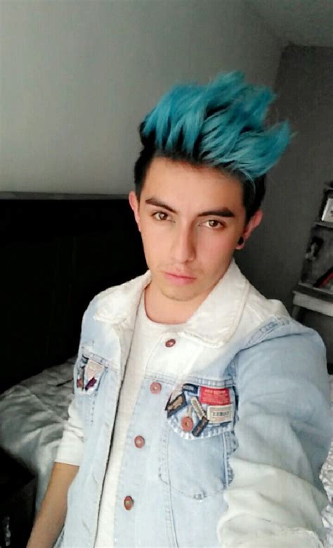 El príncipe azul o príncipe encantador es un personaje que se originó en varios cuentos de hadas. Cabello azul hombre / blue hair boy | Cabello azul, Pelo azul, Cabello