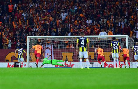 Rıdvan dilmen, galatasaray'ın yeni transferleri ile ilgili yaptığı yorumda dursun özbek'i tebrik ediyorum. Rıdvan Dilmen, Galatasaray-Fenerbahçe derbisinde yaşanan ...