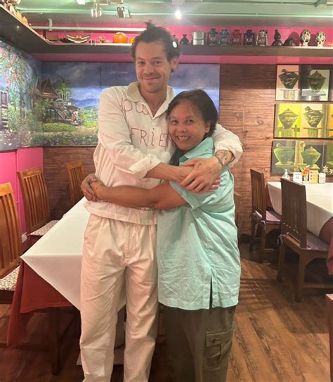 Hl Daily Media On Twitter Harry Hugging Chef Joom In Bangkok Recently