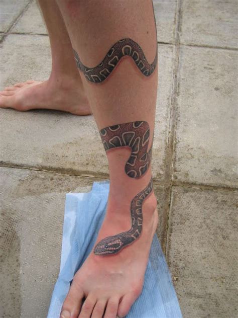 Snake tattoo ideas and a gem or an amethyst look amazing together! leg snake tattoo