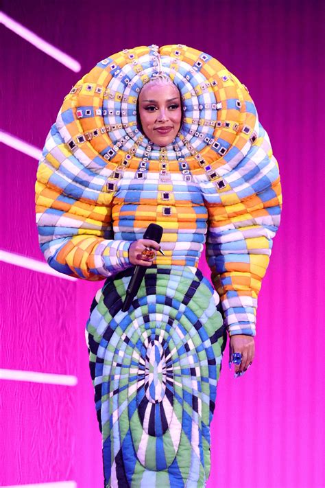 Doja Cat Wore 6 Outfits To The Vmas — And Only She Could Pull Them Off