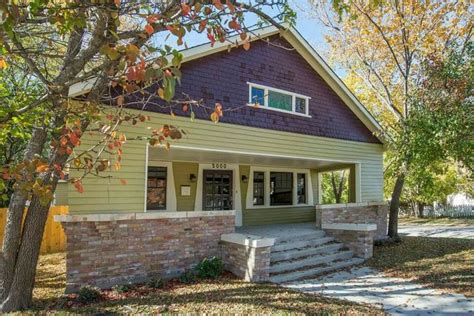 A Colorful Craftsman In The Historic Fairmount District Fort Worth
