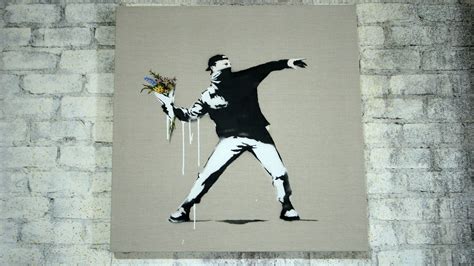 banksy das geheimnis um die identität des streetart künstlers und die message hinter seinen