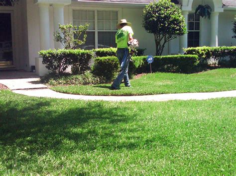 Choosing a lawn care provider to keep your lawn green and healthy is as important as choosing any other service to help you care for your home. Residential Lawn Service: Mowing, Pruning & More | Mr. Tree