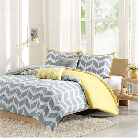 This twin xl comforter sets for college product design with good taste for a comfortable and satisfying night's rest. Twin/Twin XL 4-Piece Chevron Stripes Comforter Set in Gray ...