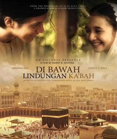 Bahkan ketika keinginannya untuk meminang zainab pupus sudah, keinginannya untuk mewujudkan impiannya dan zainab pergi ke ka'bah tetap ia perjuangkan. Download Film Di Bawah Lindungan Ka'bah (2011) Full Movie ...