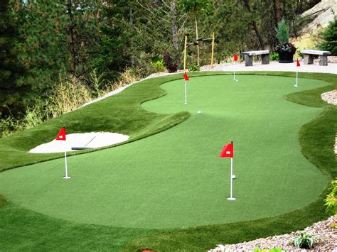 With over 500 installations and growing, there is no limit to the type of golf green home green advantage can install on your property. Practise your putts in your own back yard. | Backyard ...
