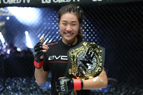 Vancouver S Angela Lee Defends One Fc Atomweight Title