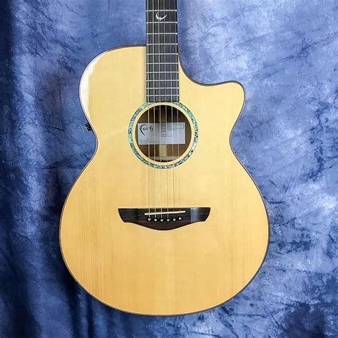 Faith FV Natural Venus Cutaway Electro Acoustic Guitar With Reverb