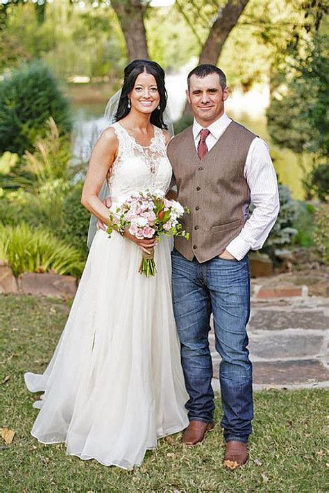 Deciding what to wear to a fall hi carel, a country and western theme. 27 Rustic Groom Attire For Country Weddings | Rustic ...