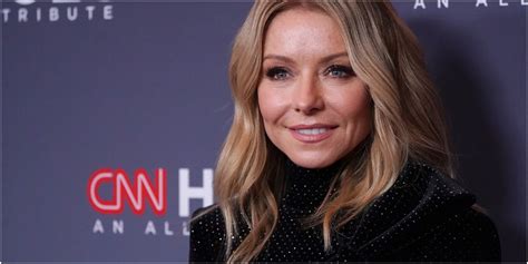 Kelly Ripa Fans Shared Their Passionate Reaction To Revealing Holiday