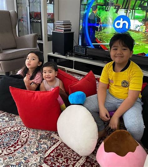 Jangan risau lagi ibu bapa semua yang sibuk bekerja. "Anak Sulung Banyak Bekorban, Sebab Dia Jugalah Kita ...
