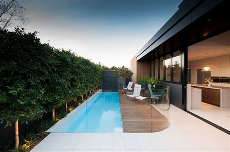 10 Wonderful Minimalist Swimming Pool Design Idea For Narrow Home Land