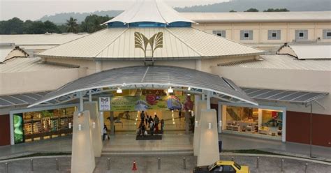 This is where students can get things they need at cheaper prices. Shopping Mall at Terengganu