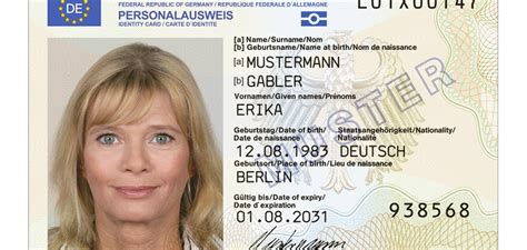Ab 2 August 2021 Personalausweis Sieht Anders Aus Und Zwei