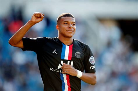 Though due to his parents, he has cameroonian and algerian ancestry, which made him eligible to play from any of. Kylian Mbappe Not Signing New Deal With PSG, Set For Real ...