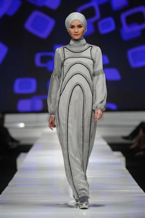Mitec malaysia international trade and exhibition centre the last edition ofaifw asia islamic fashion week was held in kuala lumpur from 26 july 2018 to 29 july 2018 and the next edition is expected to. Jakarta Fashion Week 2010 (Ode to Life) | Model pakaian ...