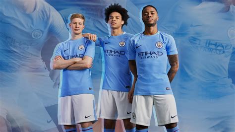 Photos and collages with kun agüero, kevin de bruyne, david silva, pep guardiola himself, and the club shield, among others. Manchester City 2017-18 Nike Home Kit - Todo Sobre Camisetas