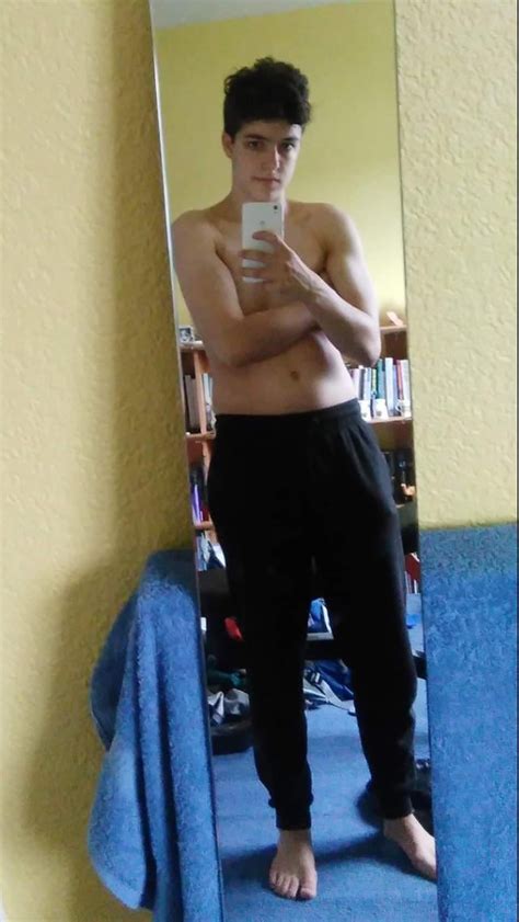 Feeling Pretty Good Atm And Getting Better At Strategic Shirtless Selfies D Ftm Selfies