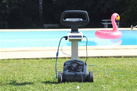 An independent study by an electrical supply company showed that robots consume up to 83% less electricity than traditional pool cleaners. Robot Maytronics - Barbichette.fr