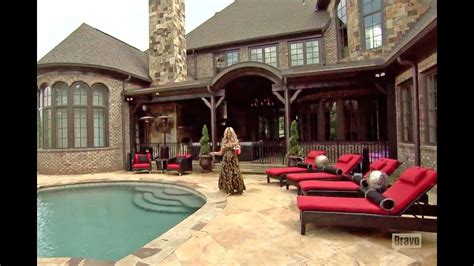 Kim Zolciak Biermann Is Showing Off Her House To Prove Shes Still There After Foreclosure