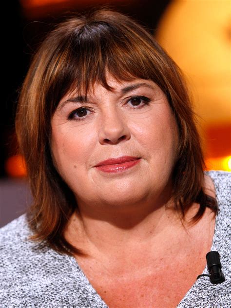 Laurent et loli forment un couple heureux qui vit bourgeoisement dans une petite ville du sud. Michèle Bernier - AlloCiné