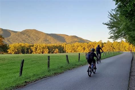 Cades Cove Biking Tips In The Smoky Mountains Cades Cove Loop Road