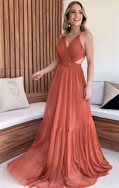 pin em vestido longo para madrinha de casamento