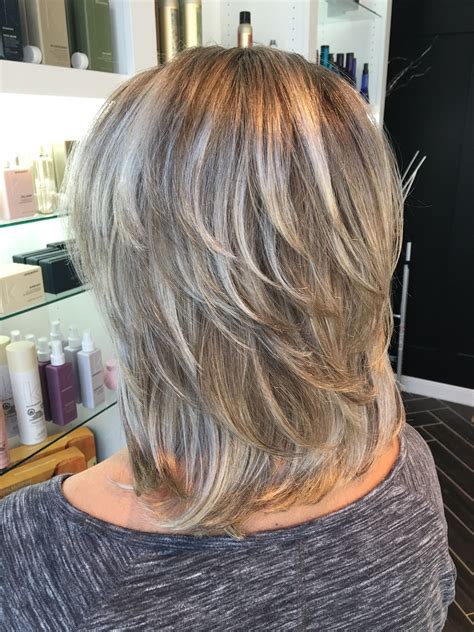 What do the autumn winter hair trends prescribe from we cannot talk about short haircuts trends winter 2021 without mentioning asymmetrical short and if we have white hair, let's focus on the trend of ash gray and platinum dye to give a bolder touch to. comment coiffer des cheveux mi long dégradé - LA FLEMME EN ...