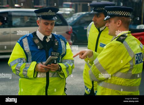 On Duty Metropolitan Police Hi Res Stock Photography And Images Alamy