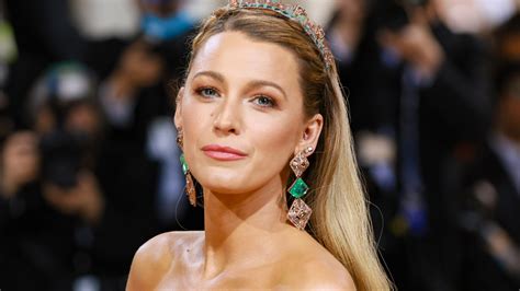 Blake Lively Just Posted A Brunette Selfie And She Looks So Different