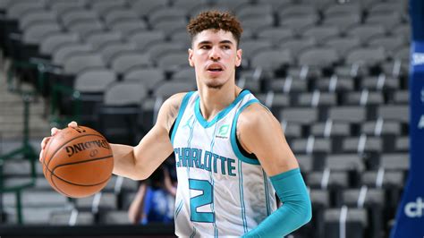 Lamelo's eyes are locked down court from the moment he picks up the inbounds pass. LaMelo Ball dazzles against the Dallas Mavericks, showing ...